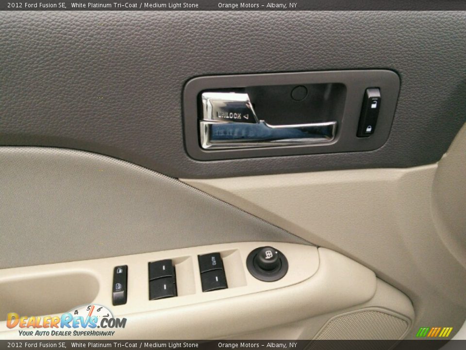 2012 Ford Fusion SE White Platinum Tri-Coat / Medium Light Stone Photo #17