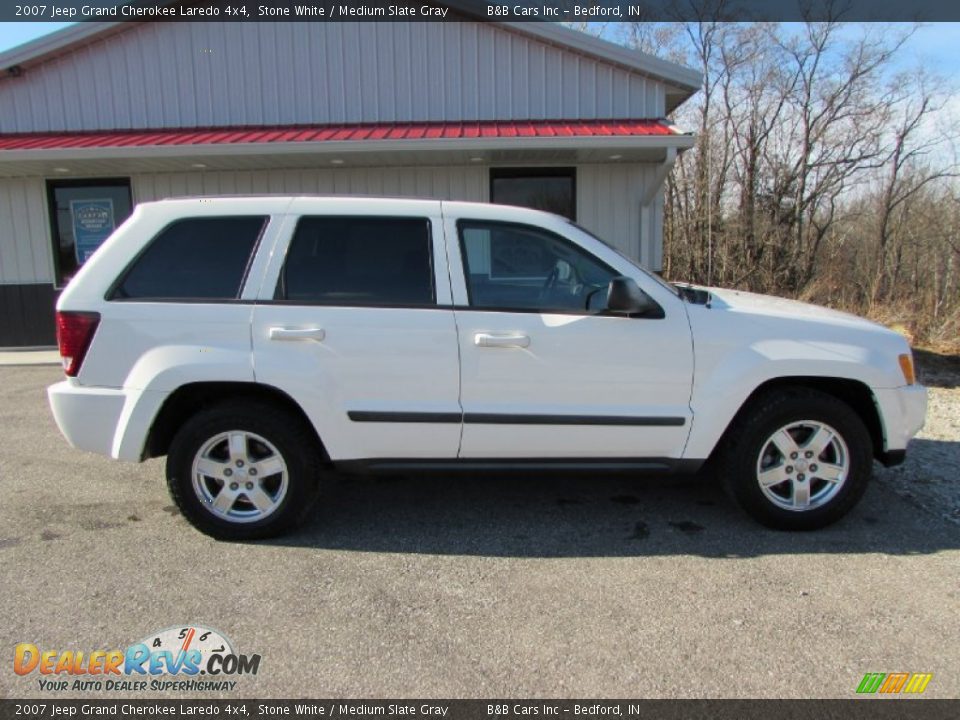 2007 Jeep Grand Cherokee Laredo 4x4 Stone White / Medium Slate Gray Photo #2