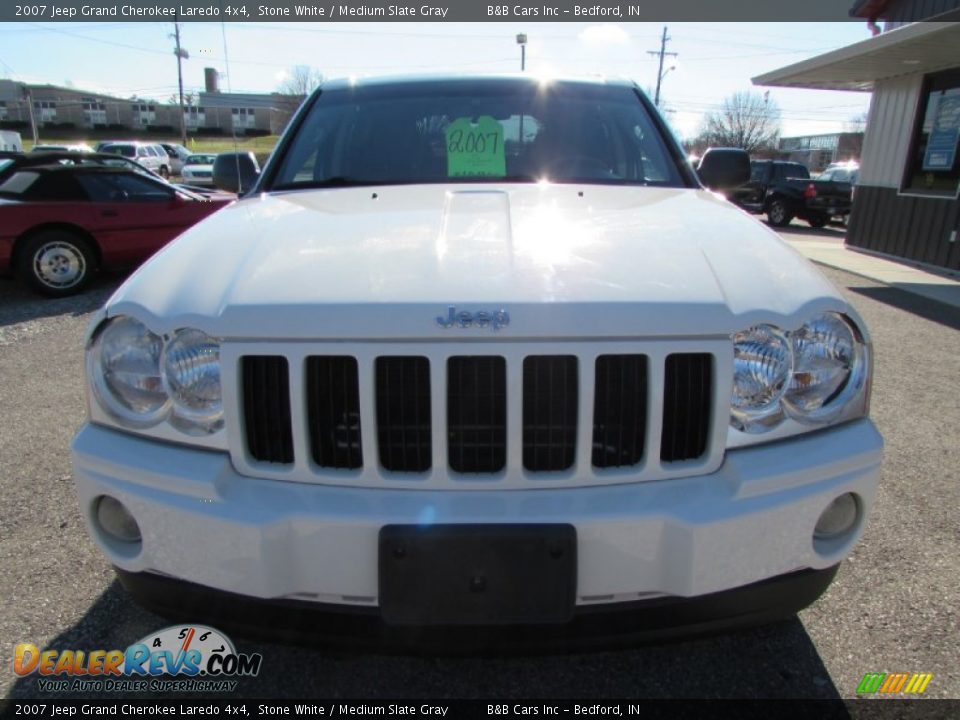 2007 Jeep Grand Cherokee Laredo 4x4 Stone White / Medium Slate Gray Photo #3