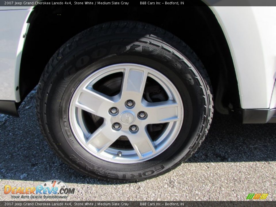 2007 Jeep Grand Cherokee Laredo 4x4 Stone White / Medium Slate Gray Photo #9