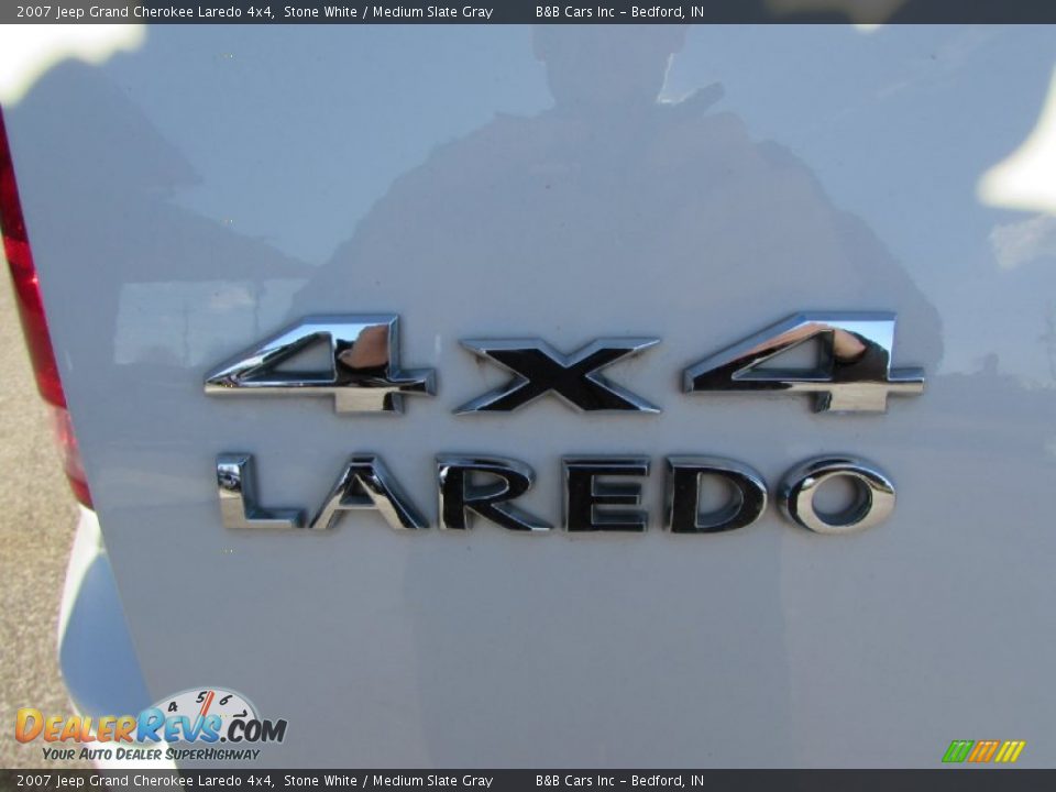 2007 Jeep Grand Cherokee Laredo 4x4 Stone White / Medium Slate Gray Photo #10