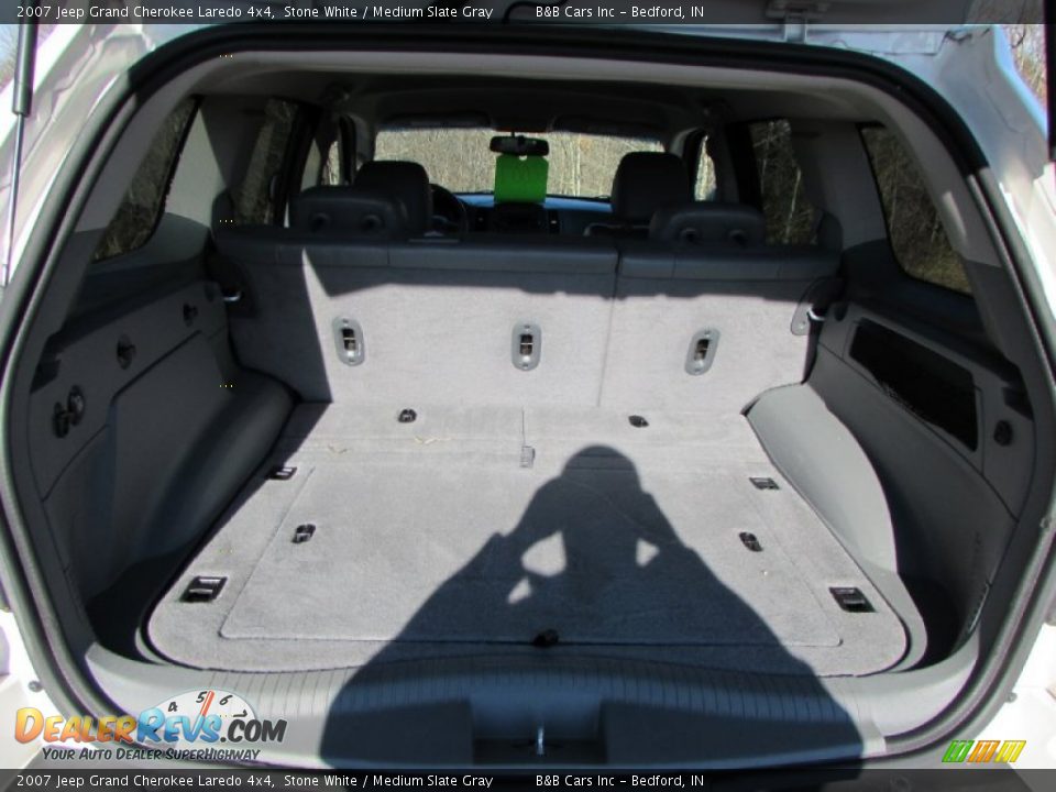 2007 Jeep Grand Cherokee Laredo 4x4 Stone White / Medium Slate Gray Photo #11