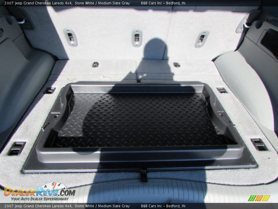 2007 Jeep Grand Cherokee Laredo 4x4 Stone White / Medium Slate Gray Photo #12
