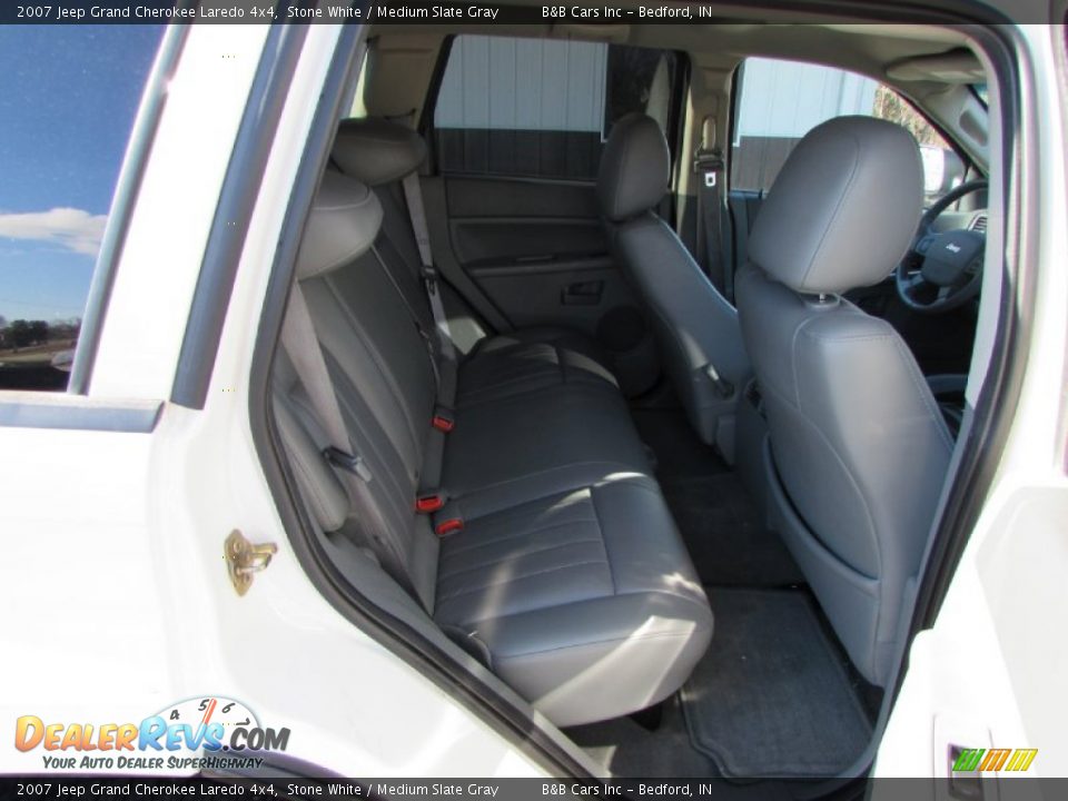 2007 Jeep Grand Cherokee Laredo 4x4 Stone White / Medium Slate Gray Photo #14