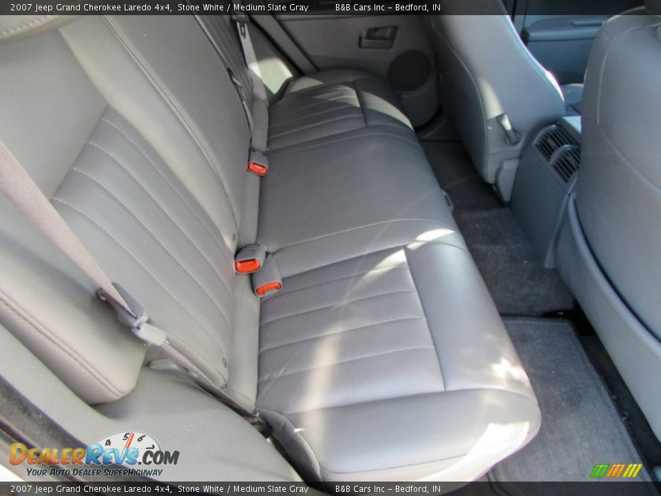 2007 Jeep Grand Cherokee Laredo 4x4 Stone White / Medium Slate Gray Photo #15