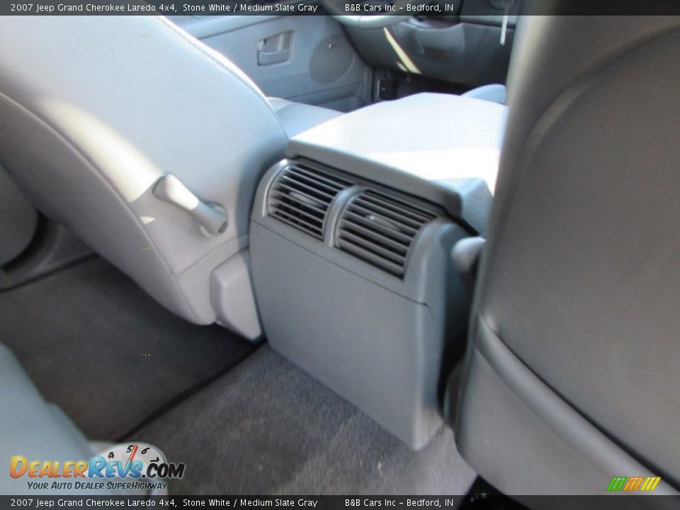 2007 Jeep Grand Cherokee Laredo 4x4 Stone White / Medium Slate Gray Photo #16