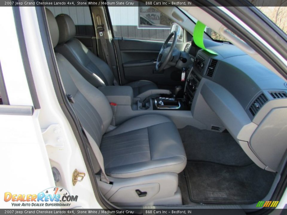 2007 Jeep Grand Cherokee Laredo 4x4 Stone White / Medium Slate Gray Photo #18