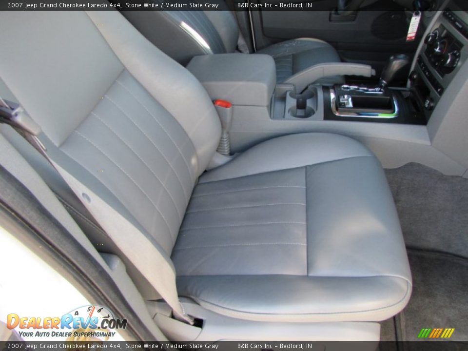 2007 Jeep Grand Cherokee Laredo 4x4 Stone White / Medium Slate Gray Photo #20