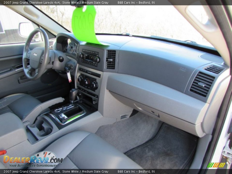 2007 Jeep Grand Cherokee Laredo 4x4 Stone White / Medium Slate Gray Photo #21