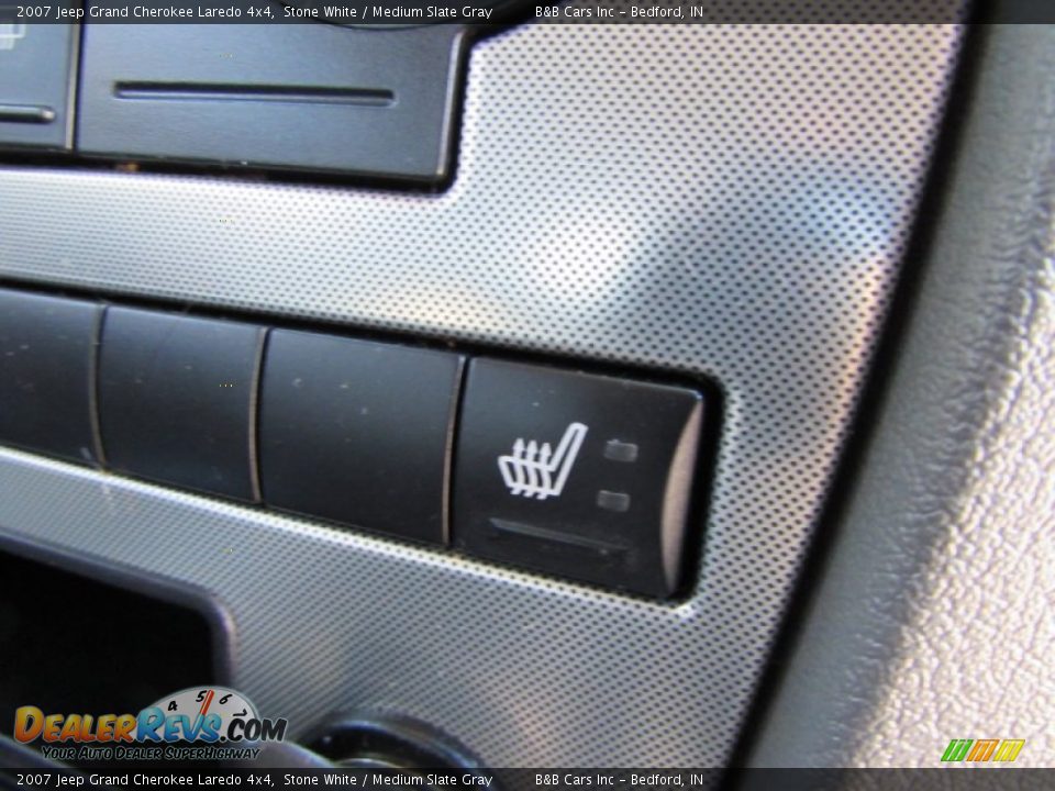2007 Jeep Grand Cherokee Laredo 4x4 Stone White / Medium Slate Gray Photo #22
