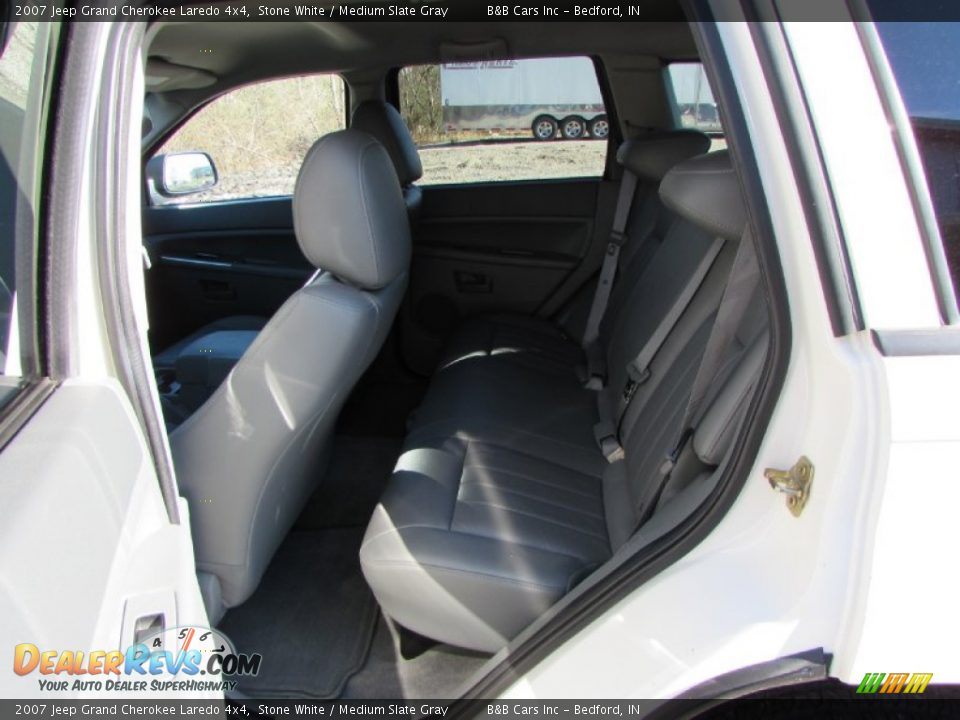 2007 Jeep Grand Cherokee Laredo 4x4 Stone White / Medium Slate Gray Photo #24
