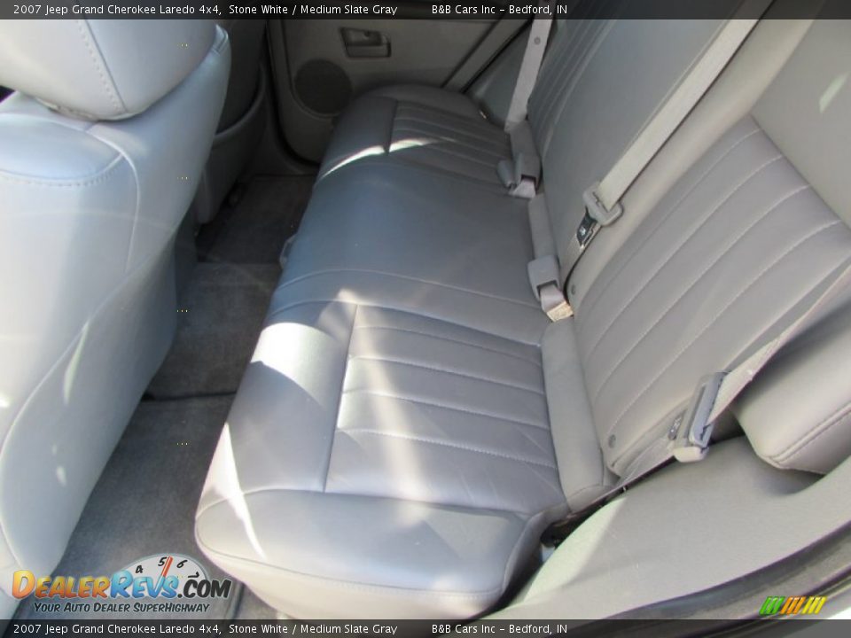 2007 Jeep Grand Cherokee Laredo 4x4 Stone White / Medium Slate Gray Photo #25