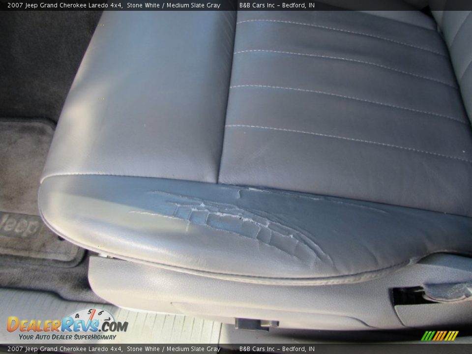 2007 Jeep Grand Cherokee Laredo 4x4 Stone White / Medium Slate Gray Photo #31