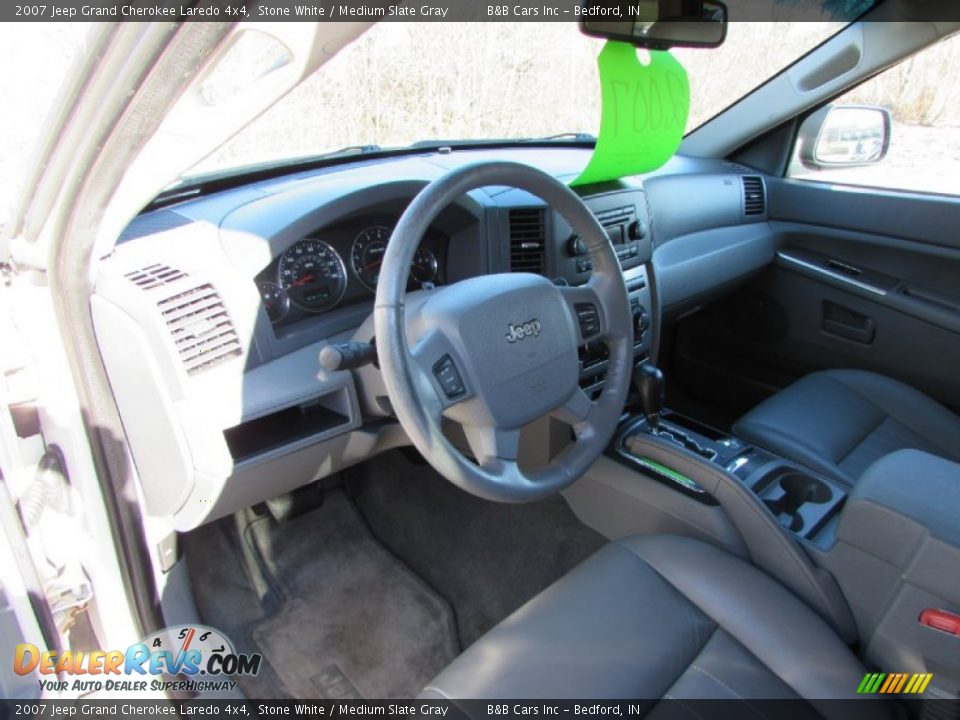 2007 Jeep Grand Cherokee Laredo 4x4 Stone White / Medium Slate Gray Photo #32