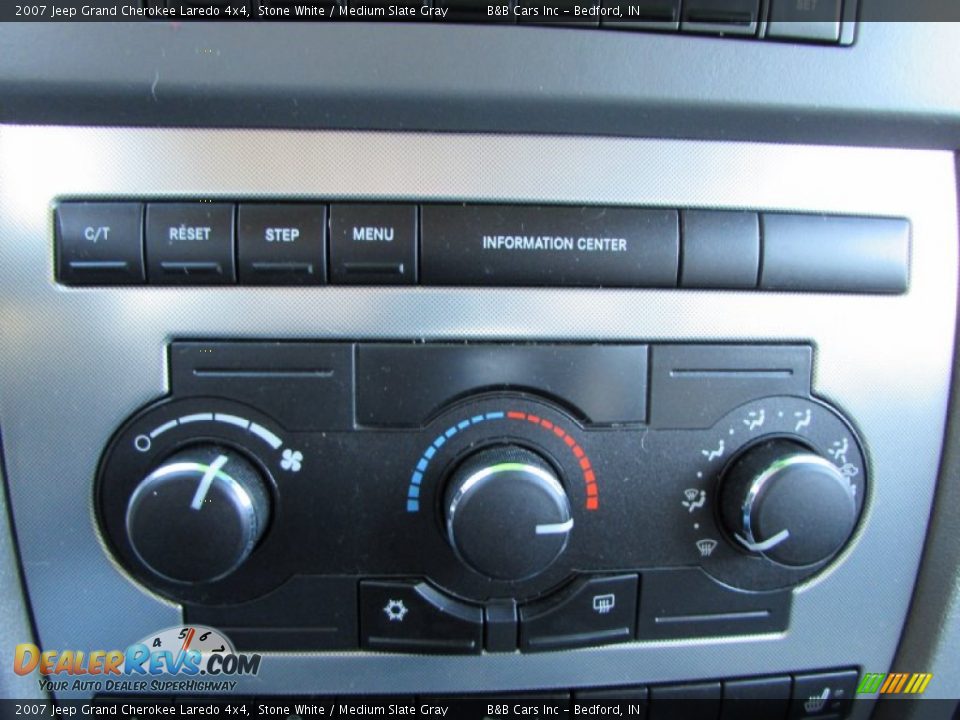 2007 Jeep Grand Cherokee Laredo 4x4 Stone White / Medium Slate Gray Photo #36