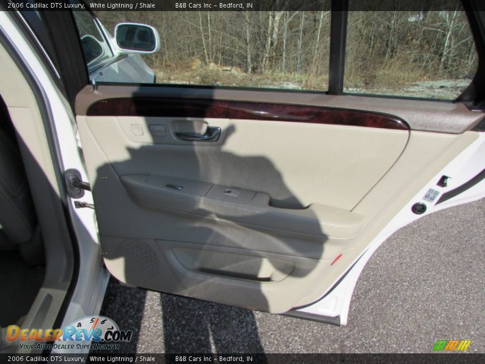 2006 Cadillac DTS Luxury White Lightning / Shale Photo #11