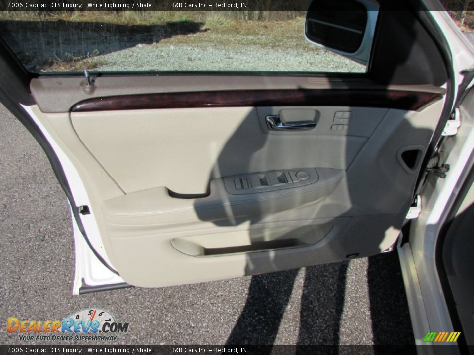 2006 Cadillac DTS Luxury White Lightning / Shale Photo #27