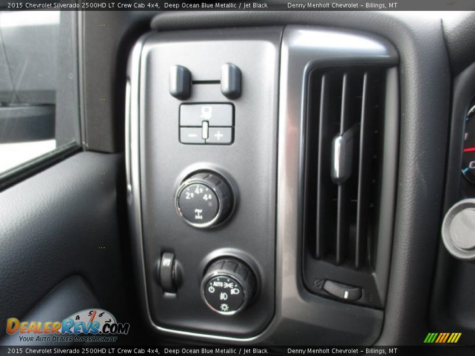 Controls of 2015 Chevrolet Silverado 2500HD LT Crew Cab 4x4 Photo #18
