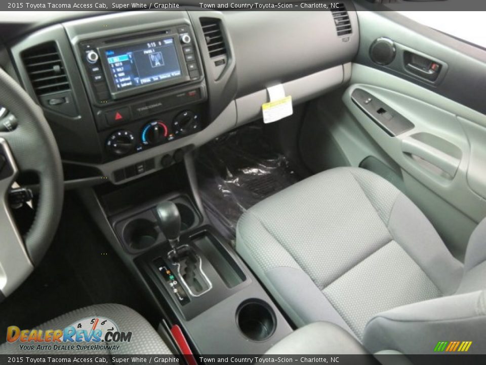 2015 Toyota Tacoma Access Cab Super White / Graphite Photo #15