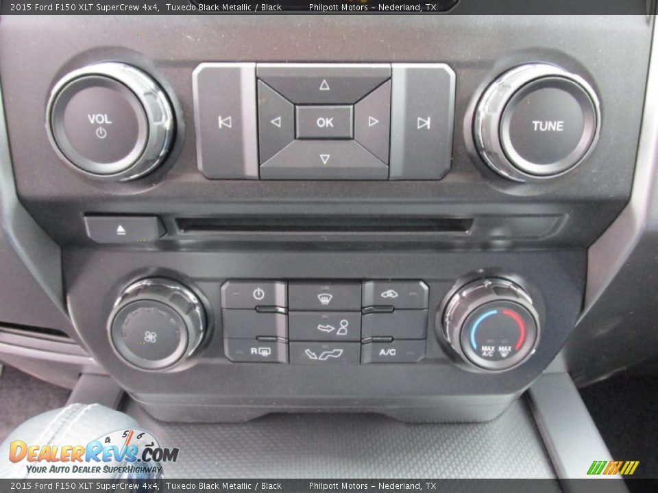 Controls of 2015 Ford F150 XLT SuperCrew 4x4 Photo #31