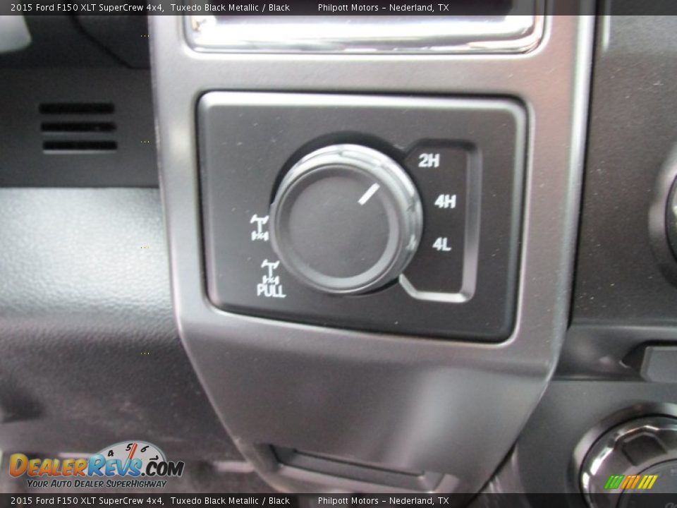 Controls of 2015 Ford F150 XLT SuperCrew 4x4 Photo #32