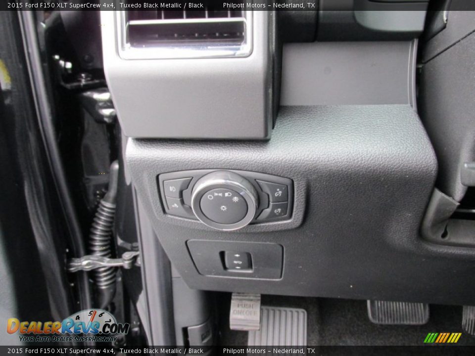 2015 Ford F150 XLT SuperCrew 4x4 Tuxedo Black Metallic / Black Photo #36
