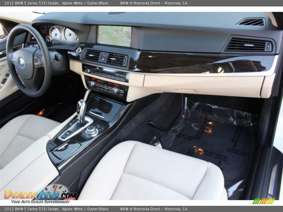2013 BMW 5 Series 535i Sedan Alpine White / Oyster/Black Photo #12