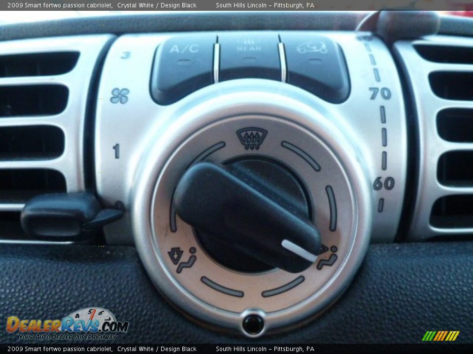 2009 Smart fortwo passion cabriolet Crystal White / Design Black Photo #22