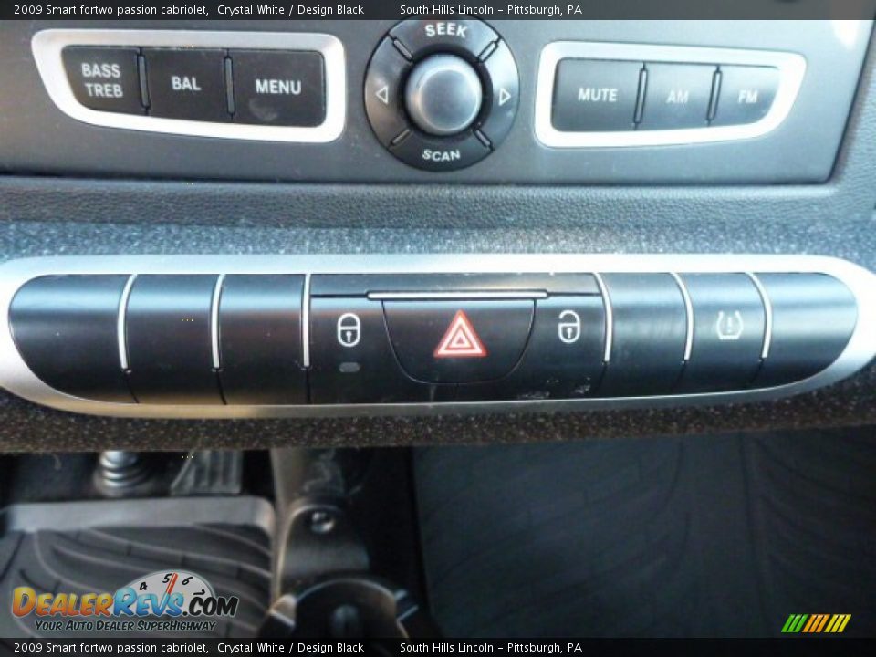 2009 Smart fortwo passion cabriolet Crystal White / Design Black Photo #24