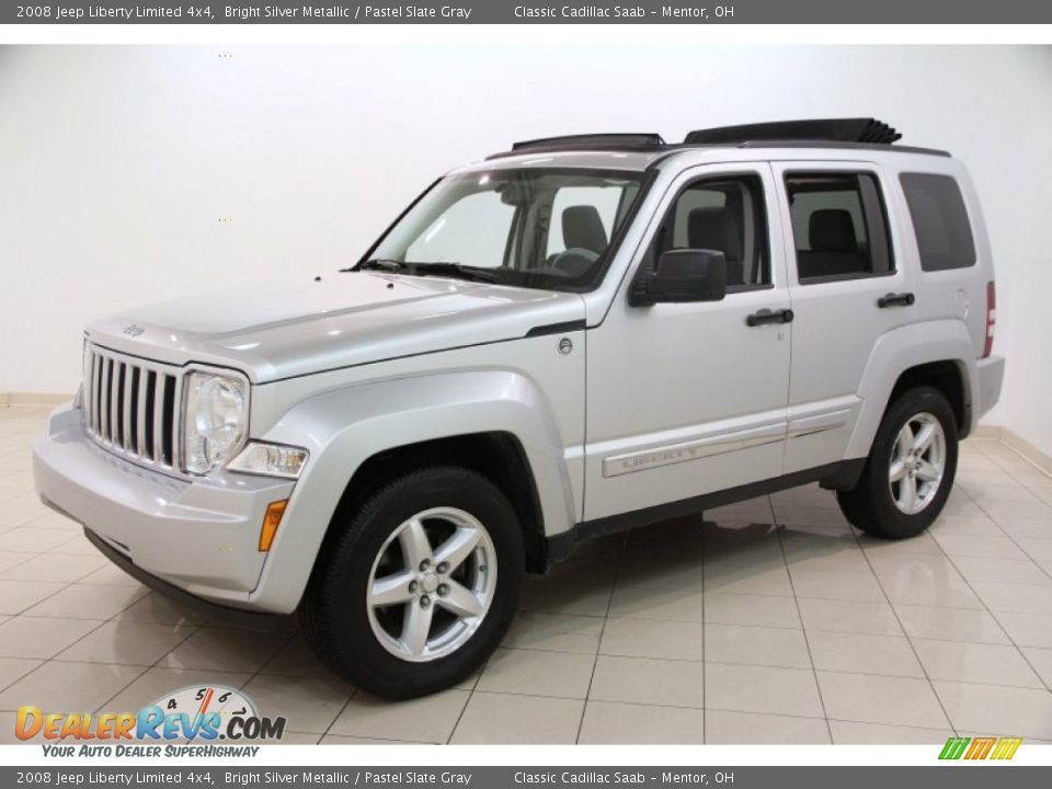 Front 3/4 View of 2008 Jeep Liberty Limited 4x4 Photo #3
