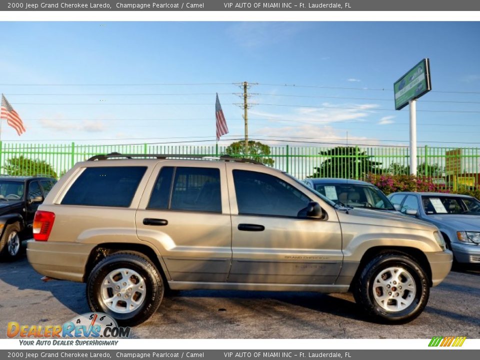 2000 Jeep Grand Cherokee Laredo Champagne Pearlcoat / Camel Photo #12