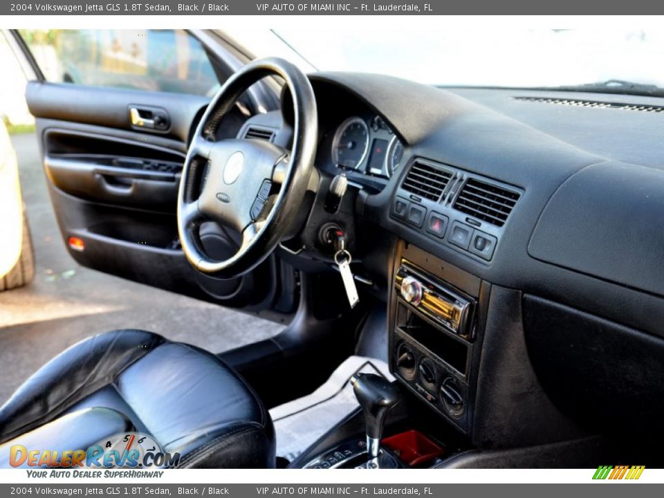 2004 Volkswagen Jetta GLS 1.8T Sedan Black / Black Photo #17