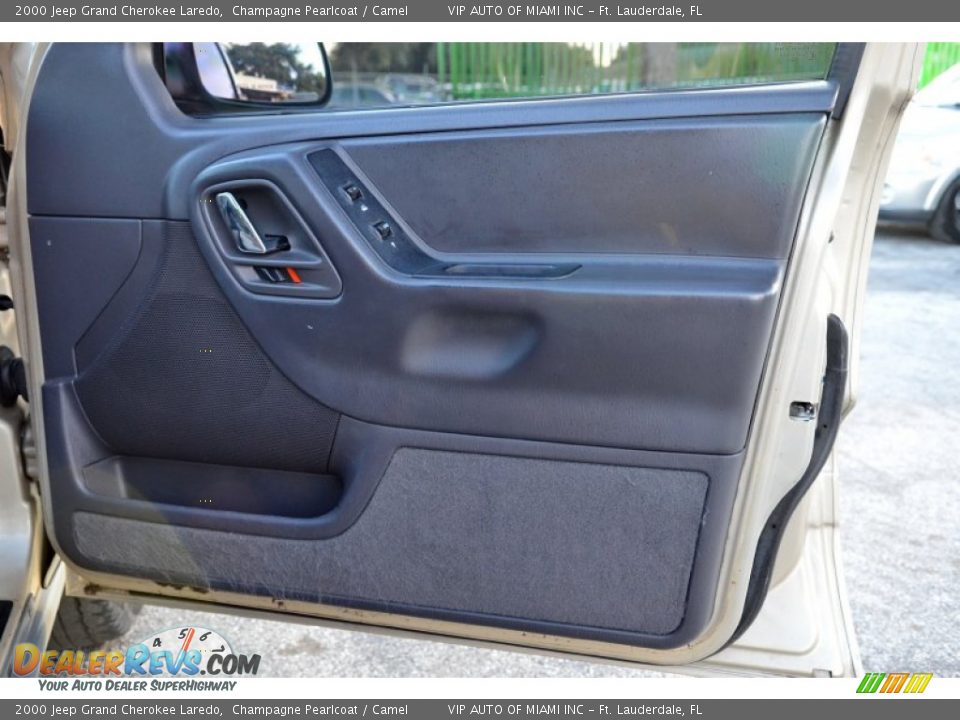 2000 Jeep Grand Cherokee Laredo Champagne Pearlcoat / Camel Photo #28