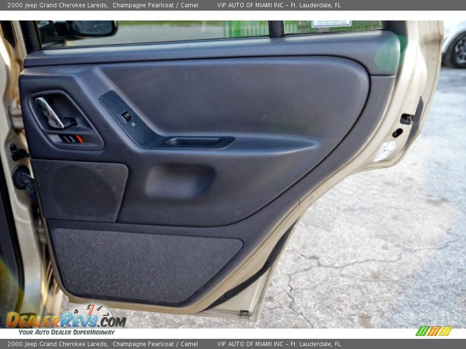 2000 Jeep Grand Cherokee Laredo Champagne Pearlcoat / Camel Photo #29