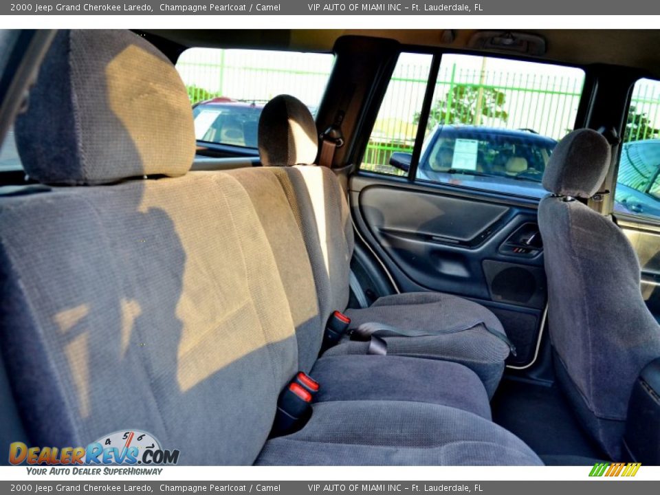 2000 Jeep Grand Cherokee Laredo Champagne Pearlcoat / Camel Photo #32