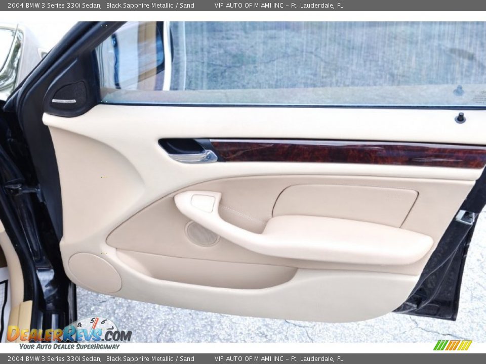 2004 BMW 3 Series 330i Sedan Black Sapphire Metallic / Sand Photo #32