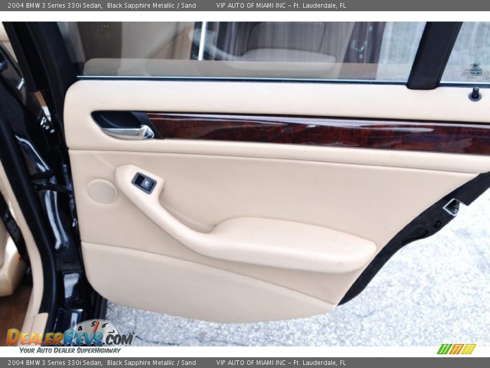 2004 BMW 3 Series 330i Sedan Black Sapphire Metallic / Sand Photo #33