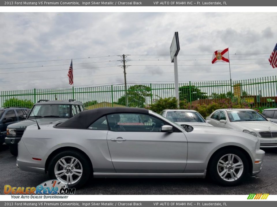 2013 Ford Mustang V6 Premium Convertible Ingot Silver Metallic / Charcoal Black Photo #9