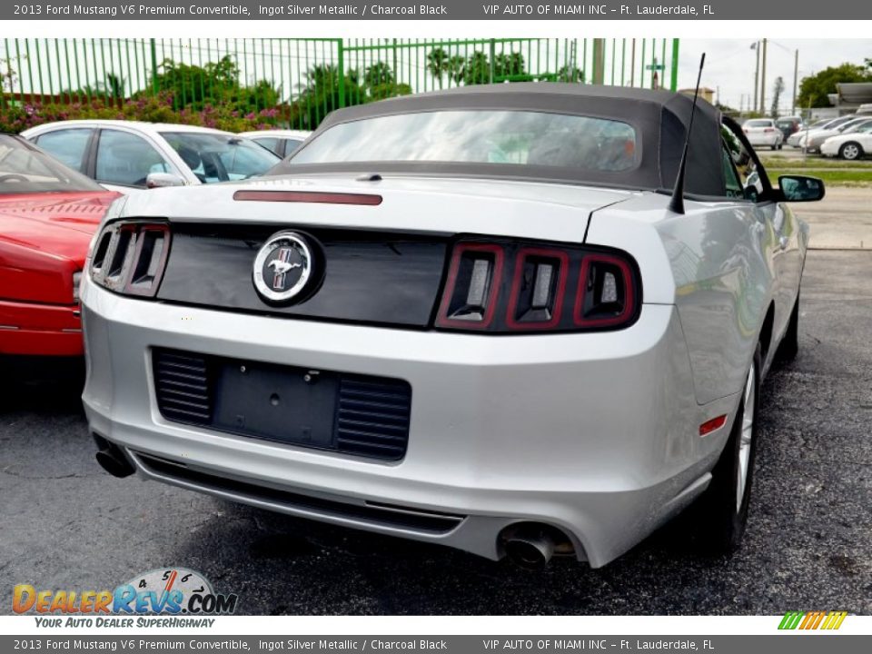 2013 Ford Mustang V6 Premium Convertible Ingot Silver Metallic / Charcoal Black Photo #13