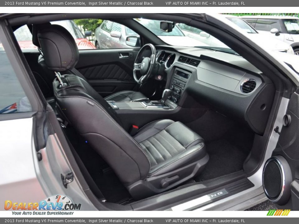 2013 Ford Mustang V6 Premium Convertible Ingot Silver Metallic / Charcoal Black Photo #23