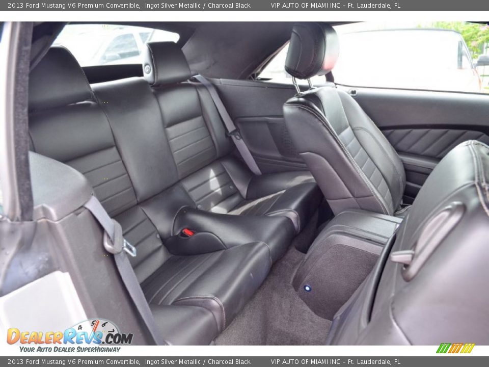 2013 Ford Mustang V6 Premium Convertible Ingot Silver Metallic / Charcoal Black Photo #24