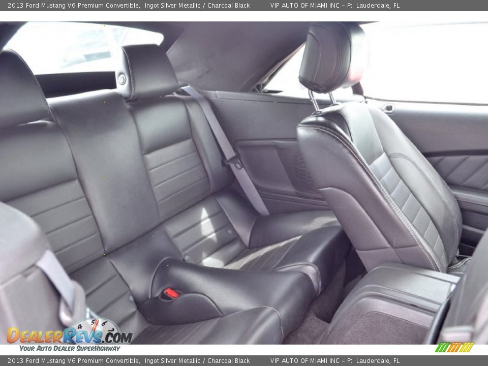 2013 Ford Mustang V6 Premium Convertible Ingot Silver Metallic / Charcoal Black Photo #25