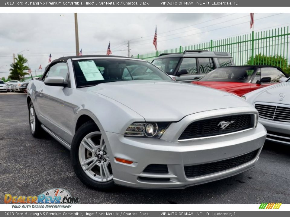 2013 Ford Mustang V6 Premium Convertible Ingot Silver Metallic / Charcoal Black Photo #26