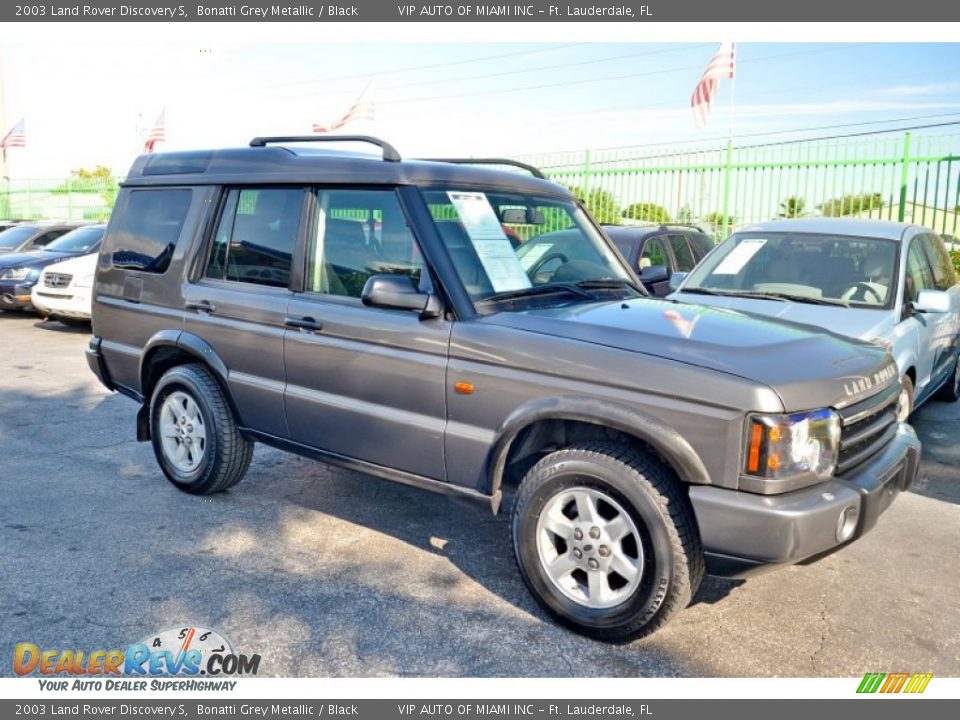 Front 3/4 View of 2003 Land Rover Discovery S Photo #36