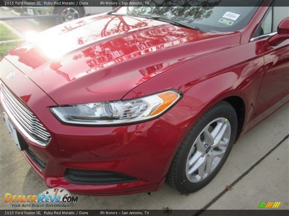 2015 Ford Fusion SE Ruby Red Metallic / Dune Photo #5