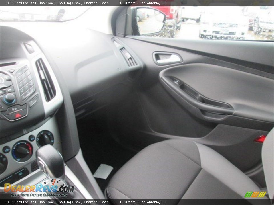 2014 Ford Focus SE Hatchback Sterling Gray / Charcoal Black Photo #32