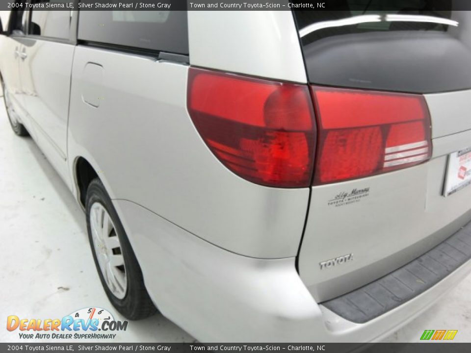 2004 Toyota Sienna LE Silver Shadow Pearl / Stone Gray Photo #12