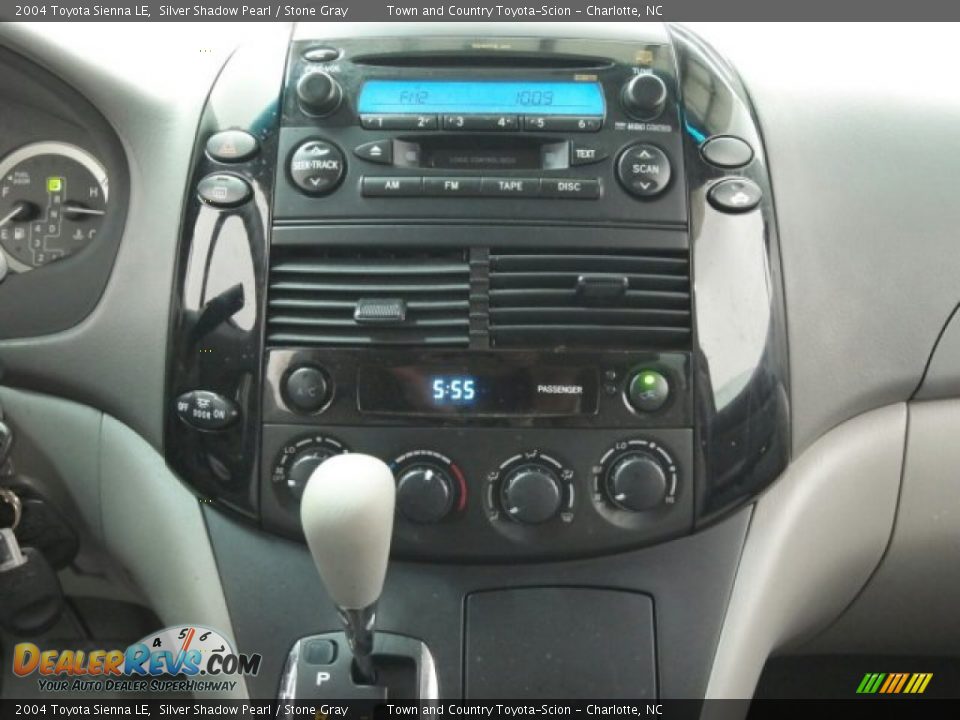 2004 Toyota Sienna LE Silver Shadow Pearl / Stone Gray Photo #31