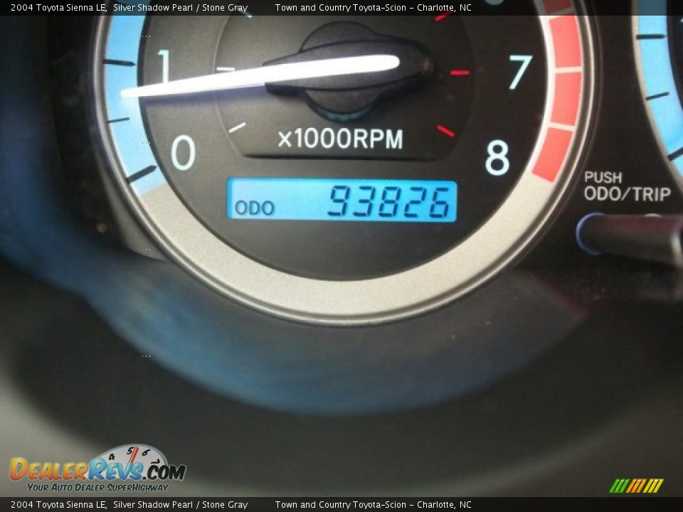 2004 Toyota Sienna LE Silver Shadow Pearl / Stone Gray Photo #33