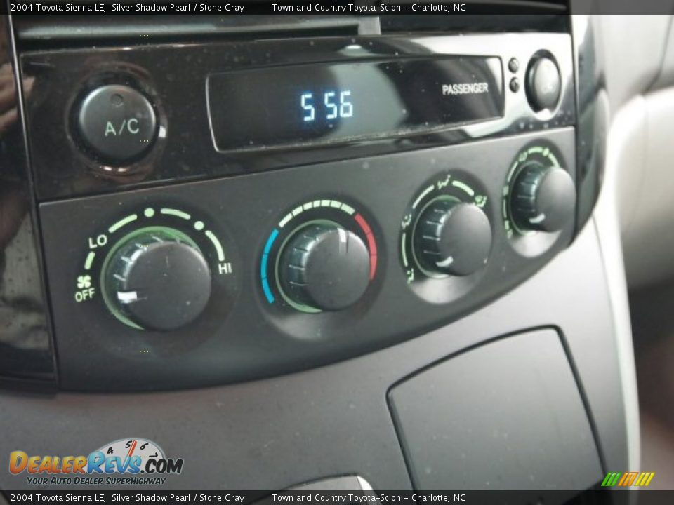 2004 Toyota Sienna LE Silver Shadow Pearl / Stone Gray Photo #35